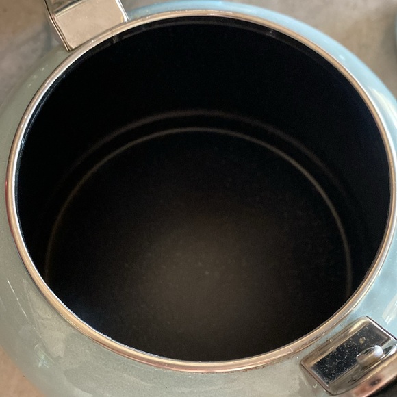 Le Creuset Enamel on Steel 1.25 Quart Demi Tea Kettle, Sea Salt - with 2 mugs - Picture 9 of 11